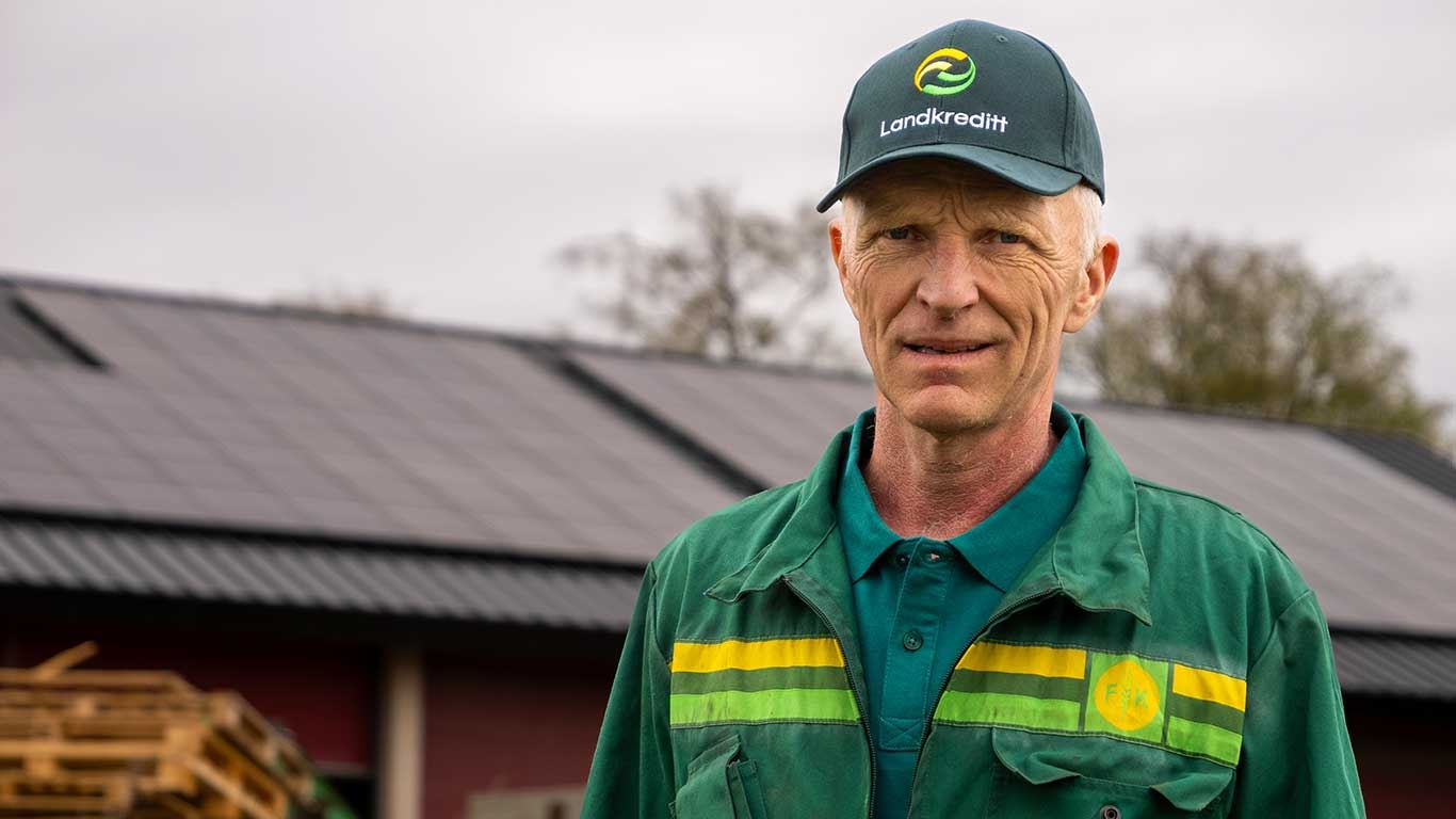 I fjor var det Terje Romsaas fra Sørum som ble tildelt den første Landbrukets bærekraftpris. Nå starter jakten på kandidater til årets pris. Foto: Erlend Moberget/Felleskjøpet Agri