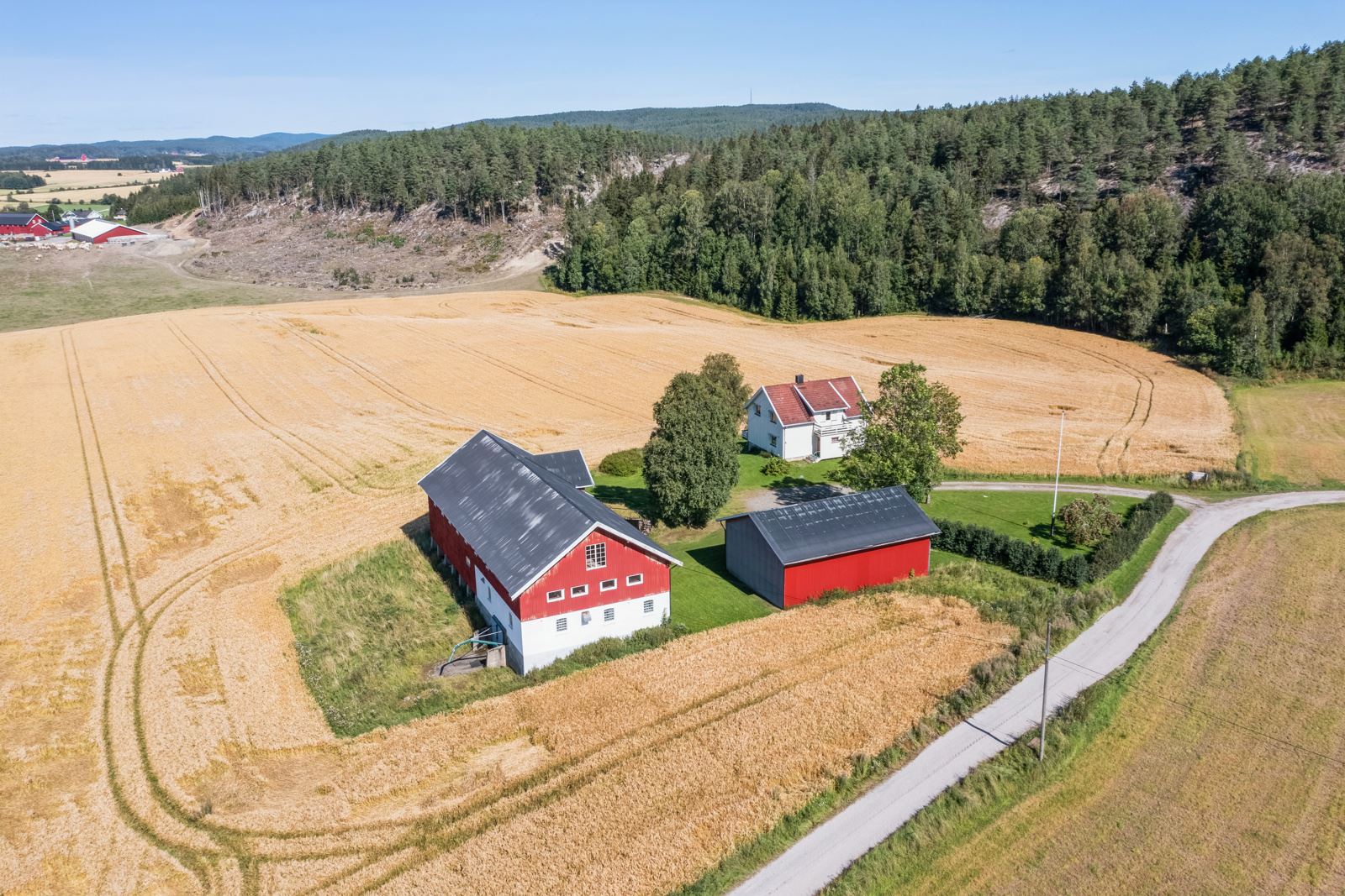 Gårdsvei på egen grunn fra offentlig hovedvei