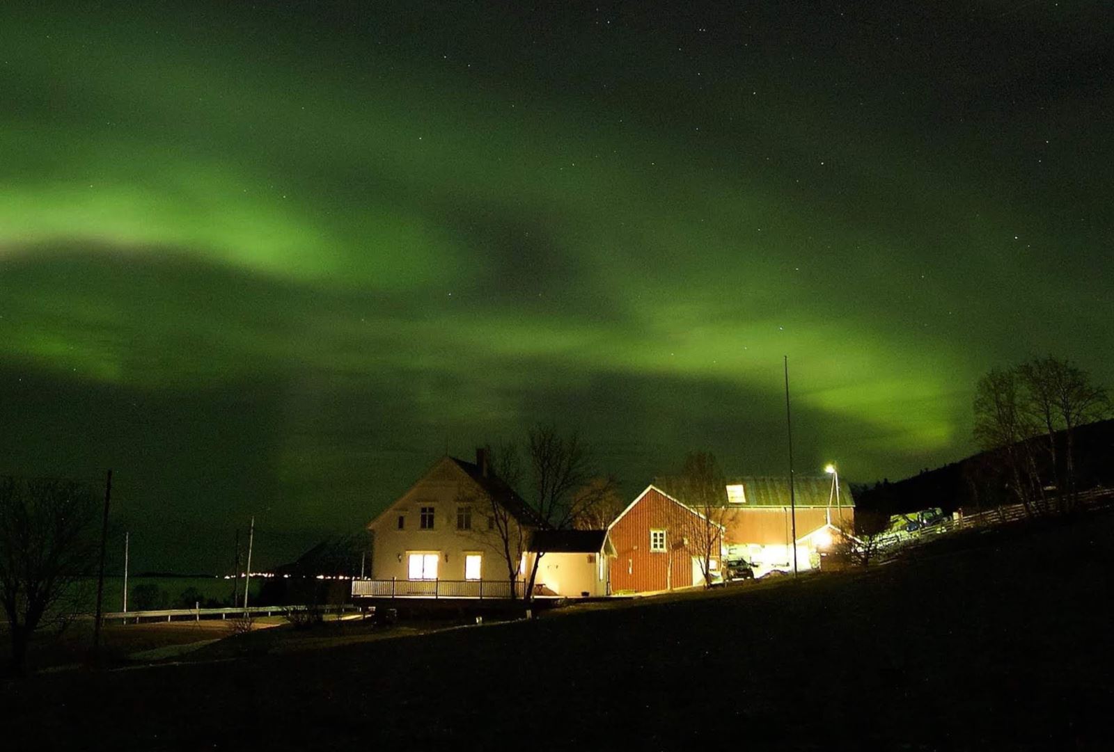 Gårdstun m/nordlys