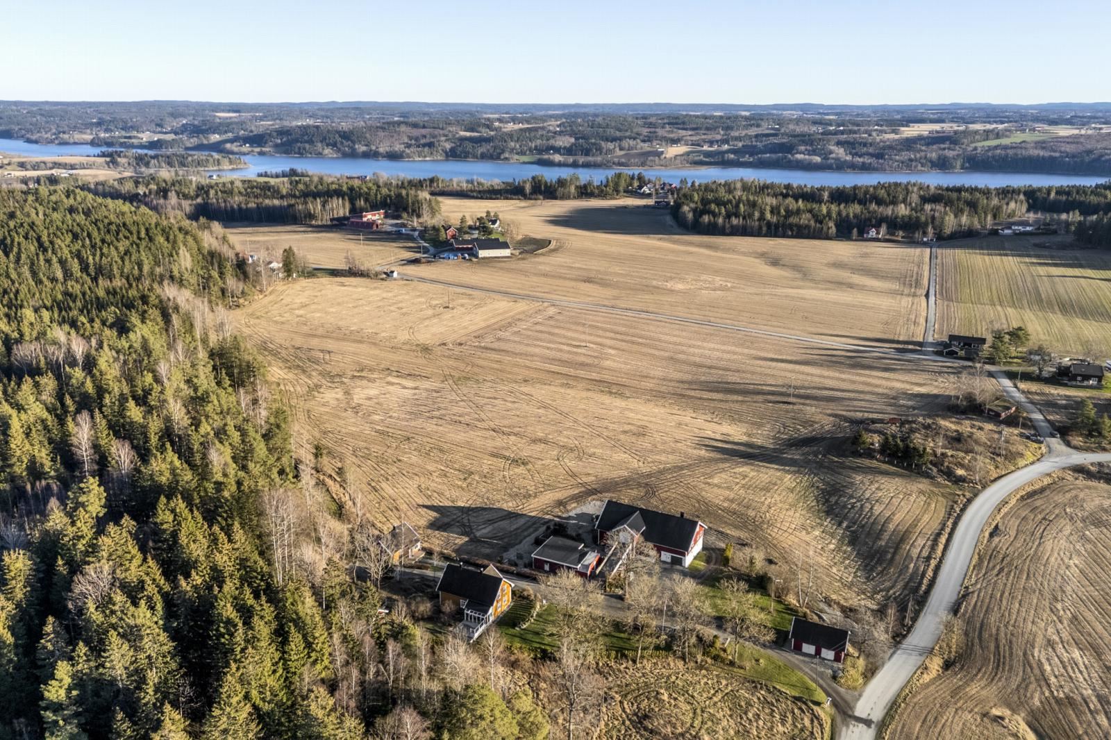 Glomma ligger mot øst