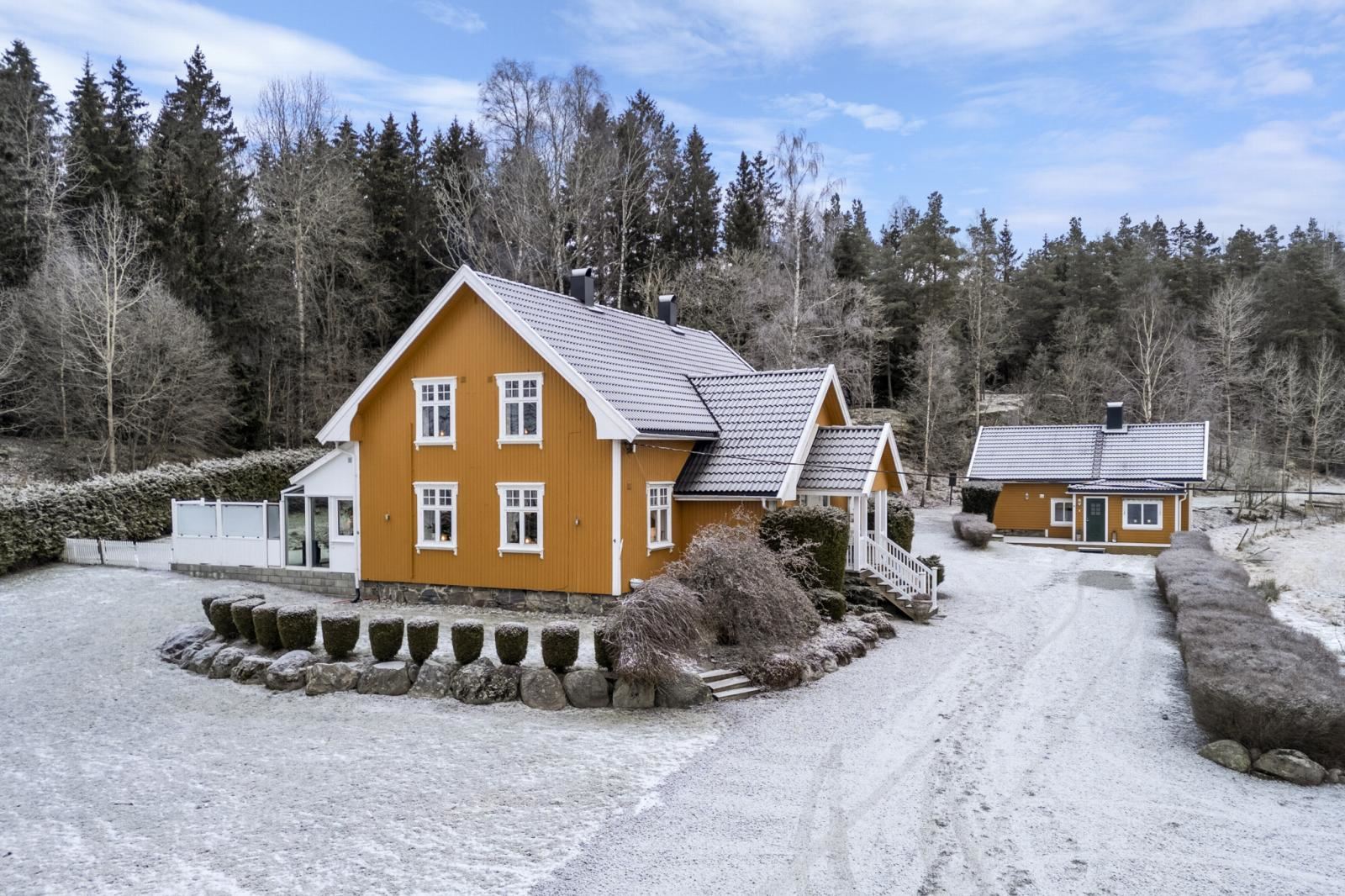 Gårdsvei frem mot kårboligen