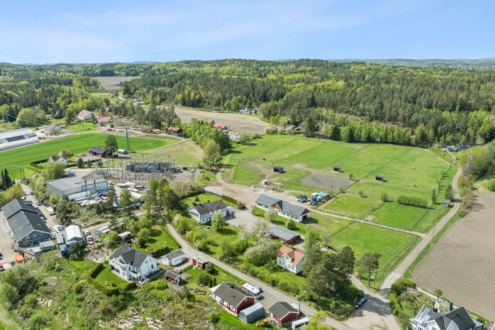 Eiendommen har sentral beliggenhet på Borgheim i Færder kommune