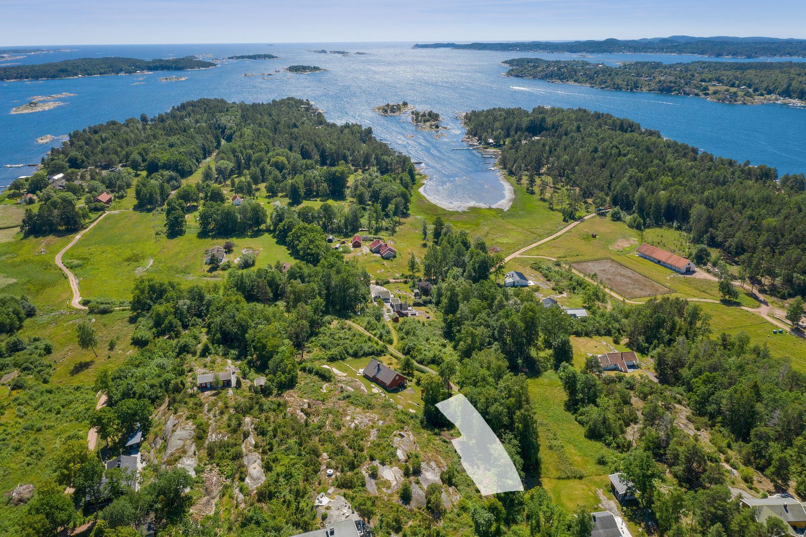 Ca. markering av tomten. Tomtegrensene kan avvike