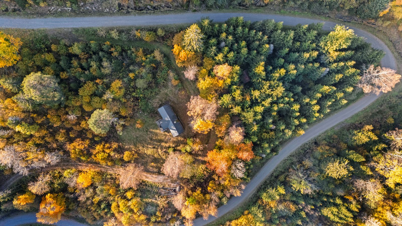 Idyllisk beliggende, helt for seg selv. Her kan man finne roen. 