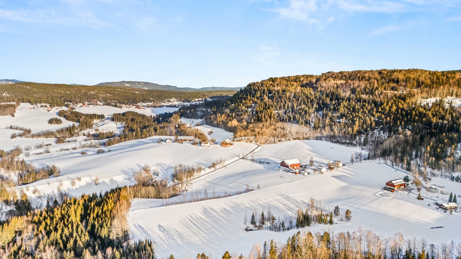 Oversiktsbilde av Saatved gård 